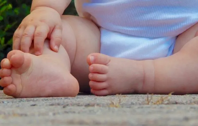 piedi neonato