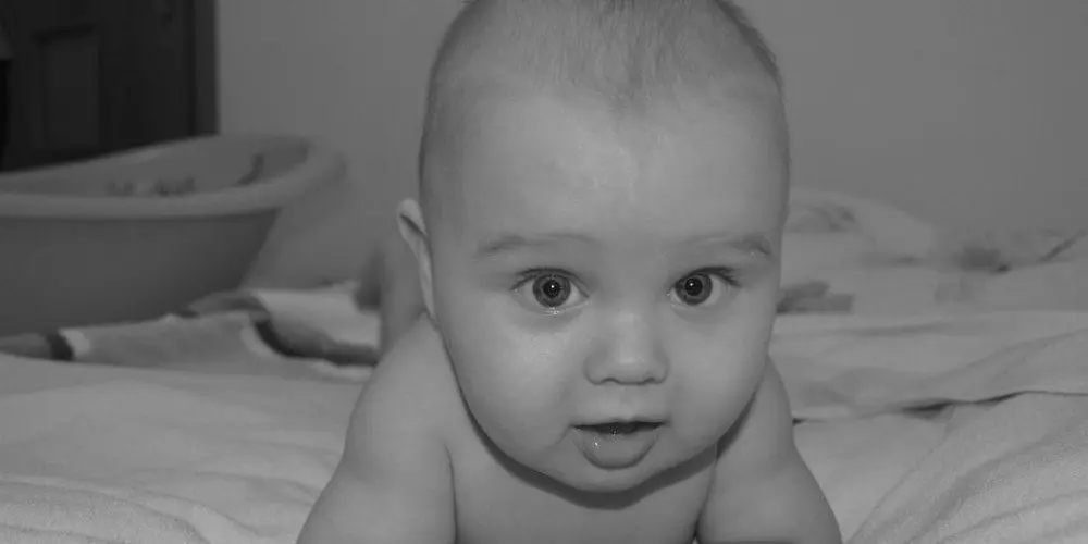 bambino pronto per il cambio