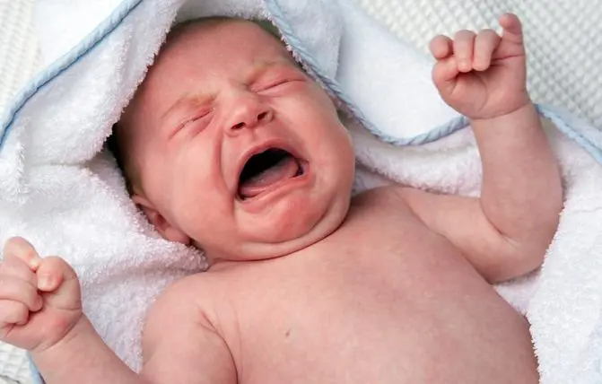 neonato piange per le coliche
