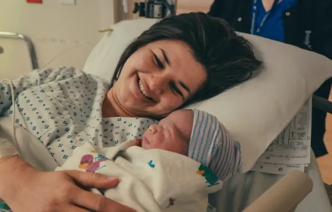 Mamma e neonato in ospedale dopo parto naturale