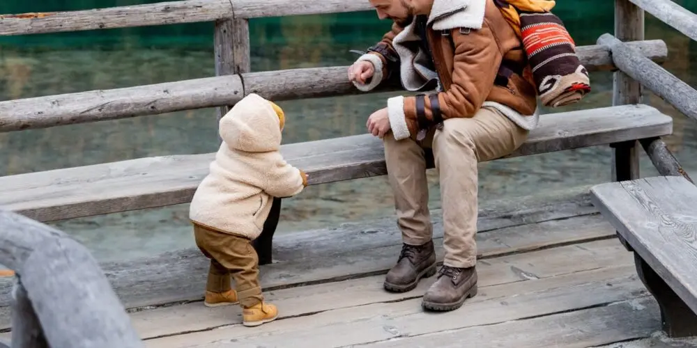 Uomo e bambino al dodicesimo mese di vita