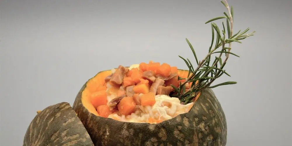 Risotto alla zucca dentro l'ortaggio