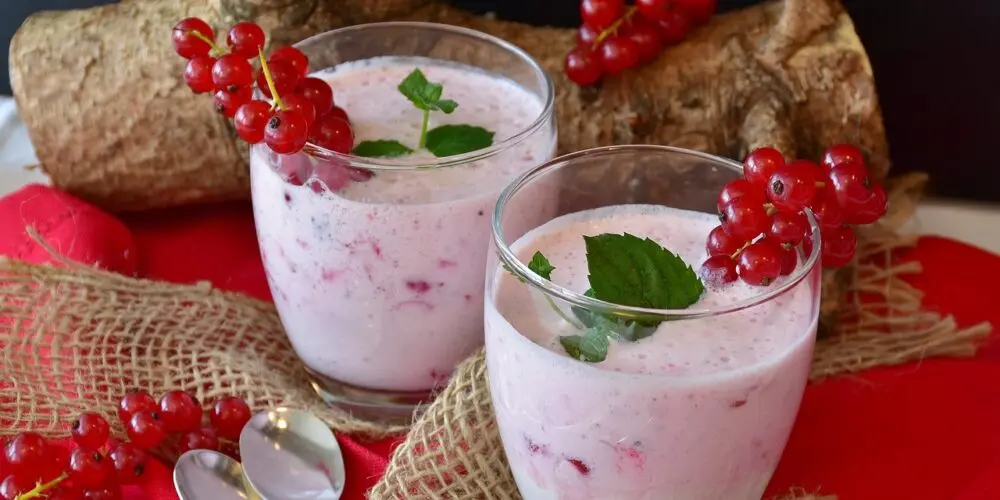 bicchieri con frappe alle ciliegie