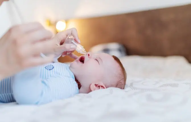 lavaggi nasali a neonati e bambini
